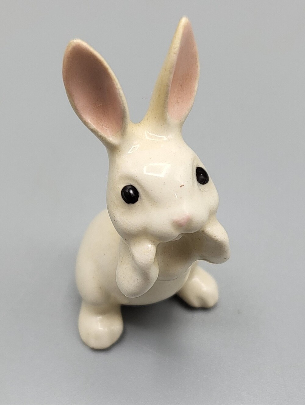 Hagen Renaker Bunny Rabbit #197 "Whispering Rabbit"
